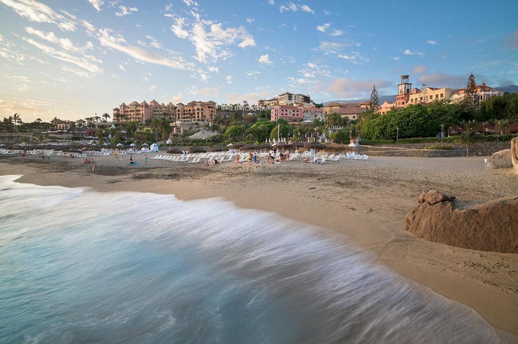 Playa Del Duque-Amazing Views 2 Bedroom Costa Adeje  ภายนอก รูปภาพ