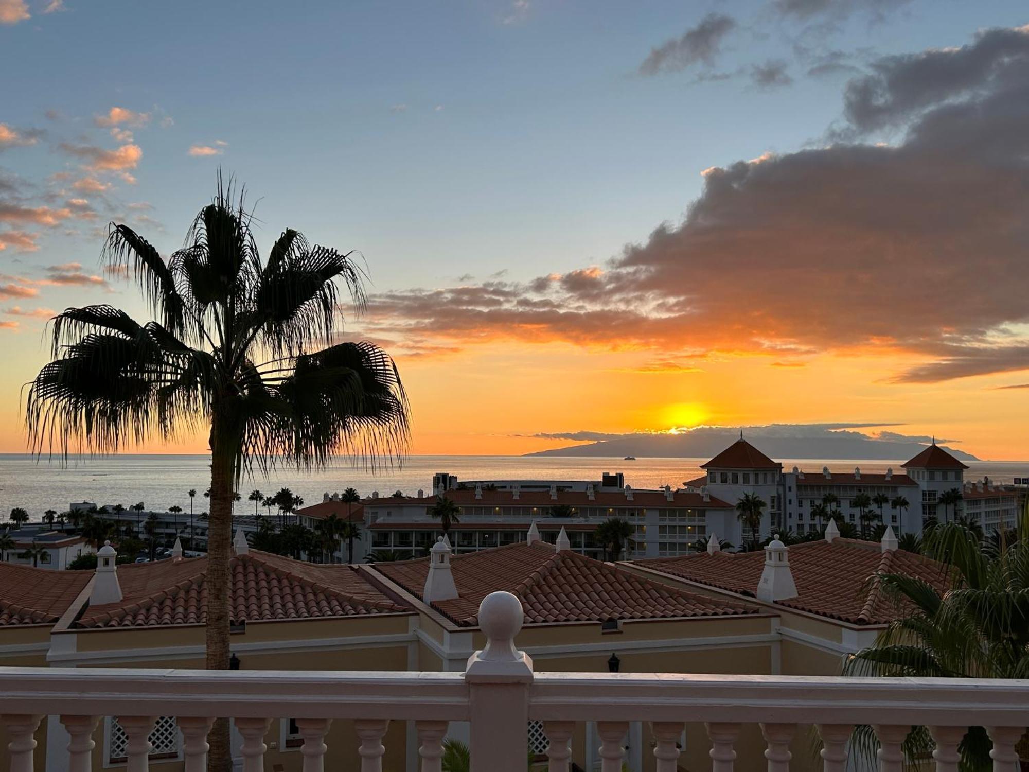 Playa Del Duque-Amazing Views 2 Bedroom Costa Adeje  ภายนอก รูปภาพ